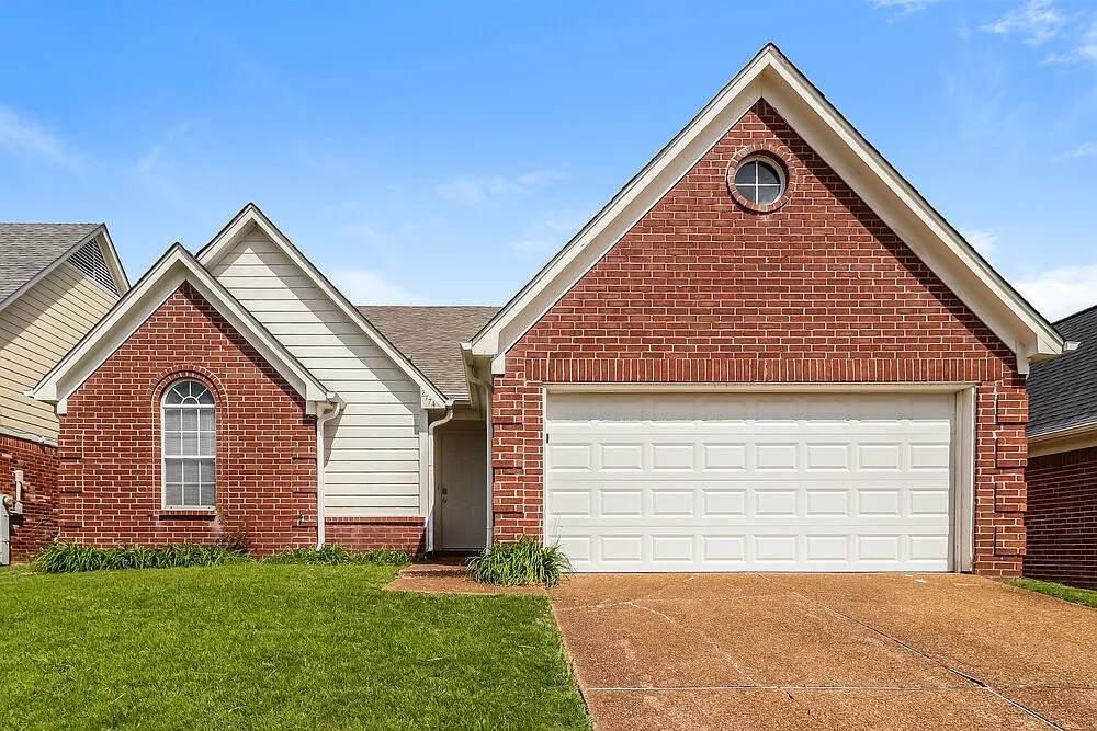 3 bed, 2.0 bath, 1406 sqft, $1,735 — Photo 1