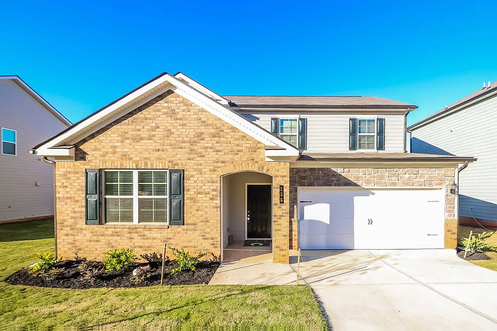 4 bed, 3.0 bath, 2570 sqft, $2,320 — Photo 1
