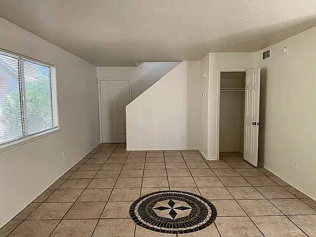 6109 Crockery St — Photo 4