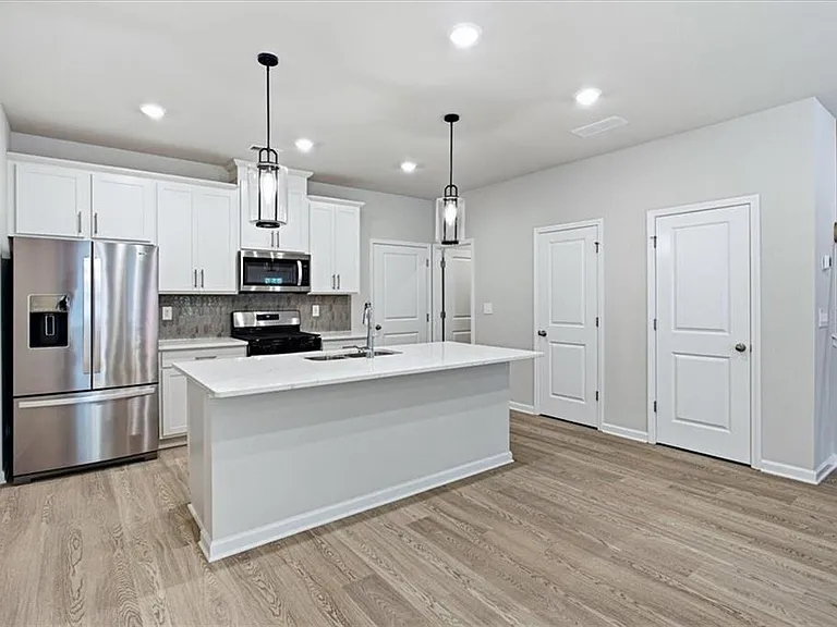 2238 Ashton Dr — Photo 10