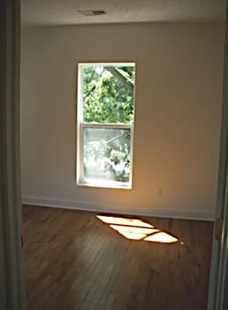 4 bed, 1.5 bath, 1937 sqft, $3,000 — Photo 4