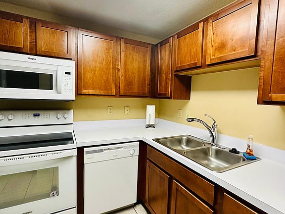 5th image of 940 15th St APT 102