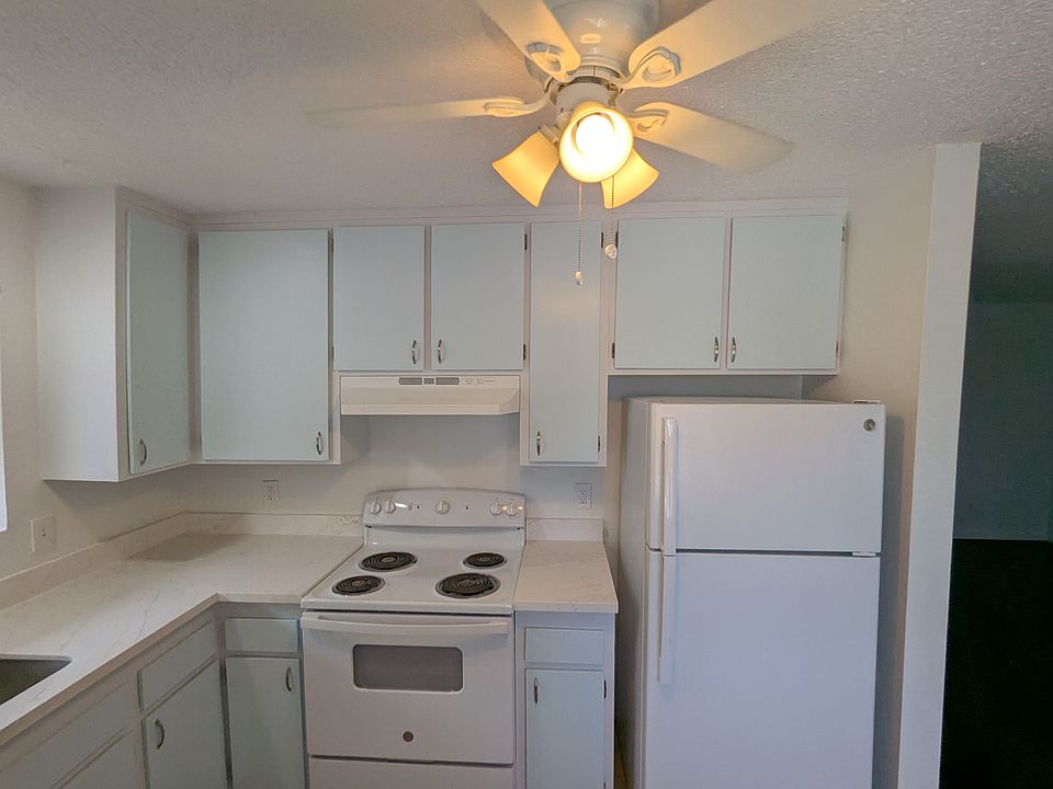 New Quartz countertop in kitchen.