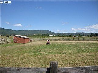 2nd image of 815 Dairy Loop Rd