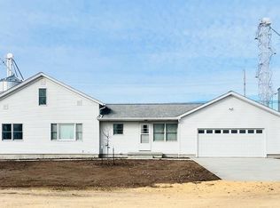 102 Creek Rd, Calamus, IA 52729