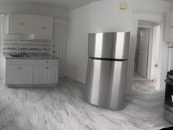 4th image of 833 William St Floor 2