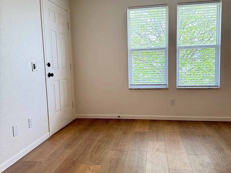 5504 Valley View Dr #6 — Photo 4