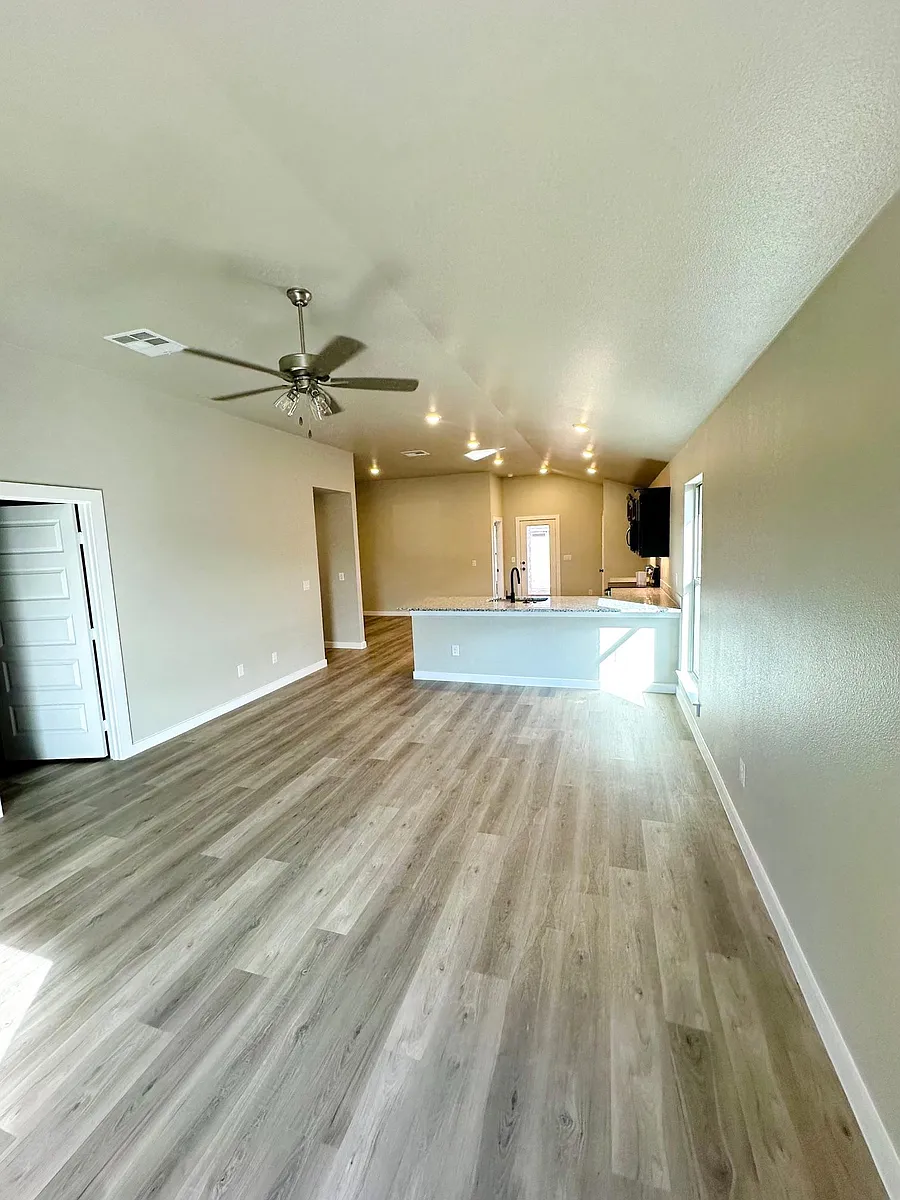 Building Photo - 3210 Cottonwood Ave