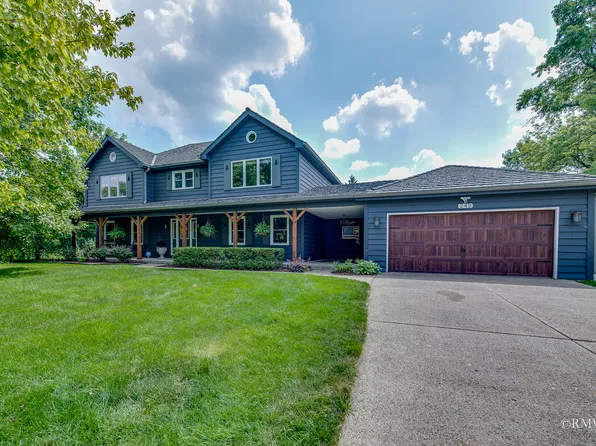 245 Forest Ave, Roselle, IL 60172