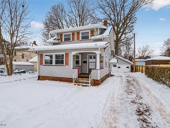 2nd image of 942 11th St NE