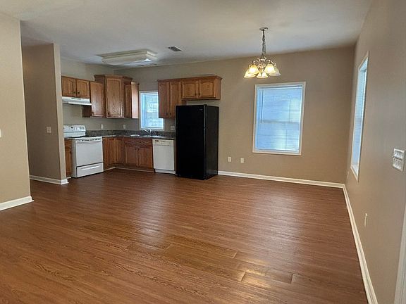 4th image of 2757 Kennedy Dr