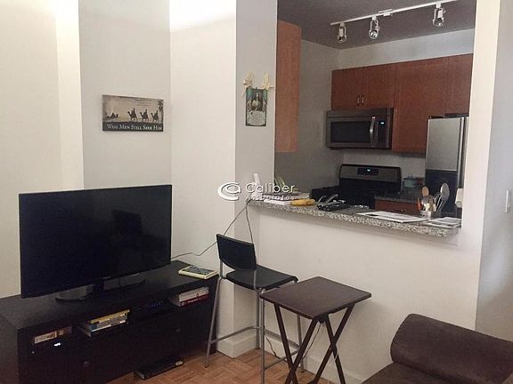 4th image of 420 W 42nd St APT 30G