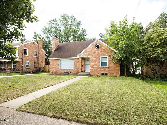 2nd image of 838 Everglade Dr SE