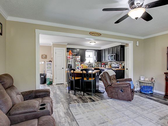 5th image of 335 Golden Dr