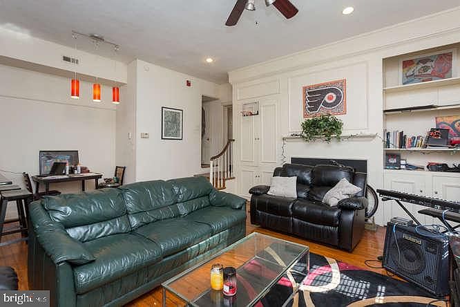 1st image of 704-6 S Washington Sq #1R