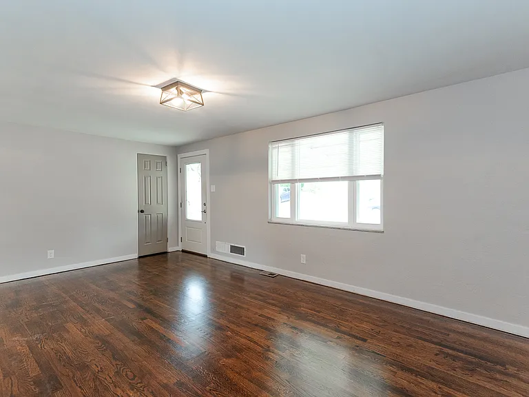 811 Eathan Ave — Photo 5