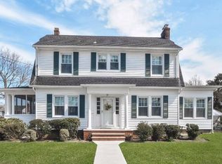 61 Grand Blvd, Massapequa Park, NY 11762