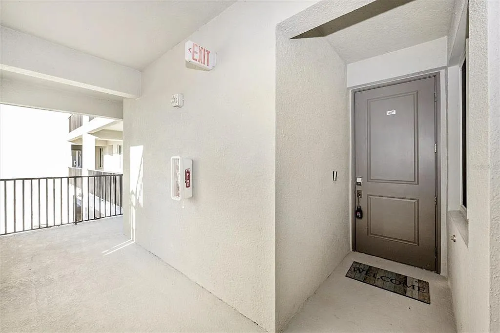 2 bed, 2.0 bath, 1154 sqft, $2,300 — Photo 3