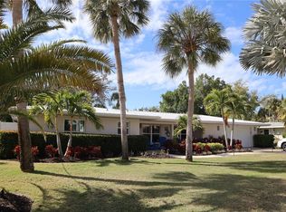 77 Island Cir, Sarasota, FL 34242