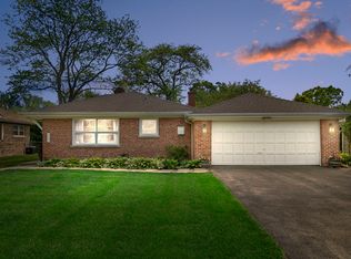 1717 Dundee Rd, Northbrook, IL 60062