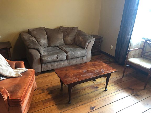 2nd image of 1331 Margaret Ln