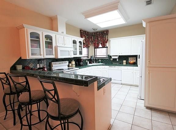 4th image of 1802 Fair Oaks Dr