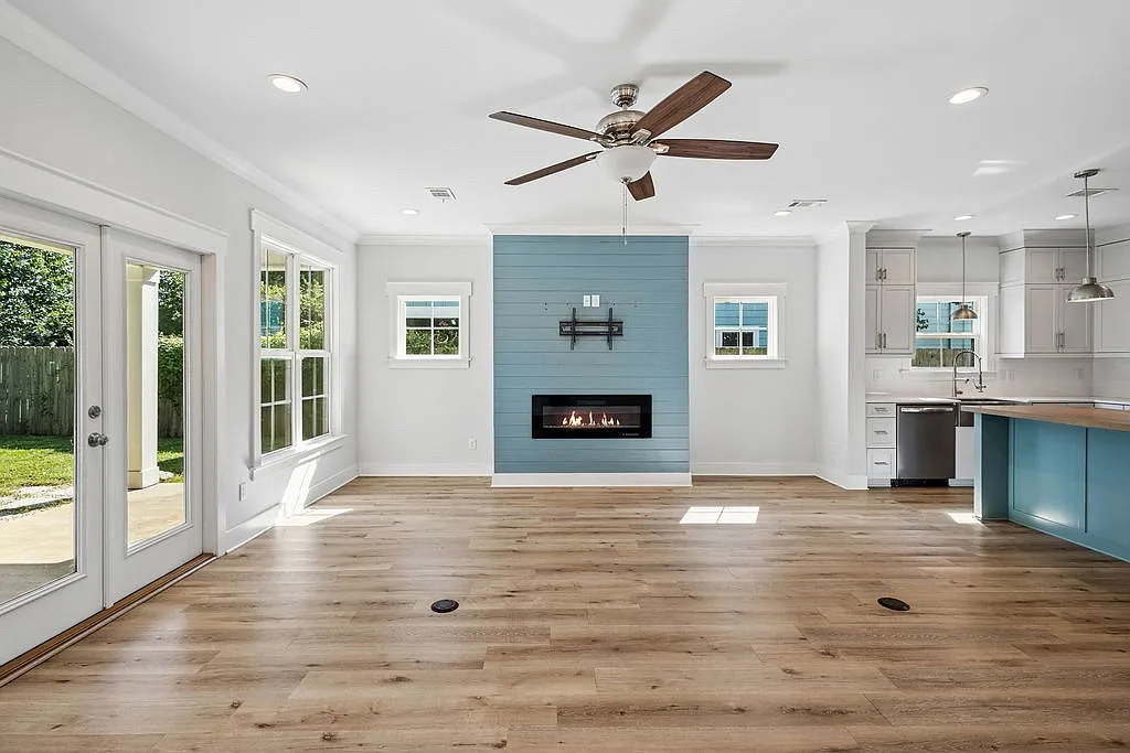 1018 W Romana St — Photo 2