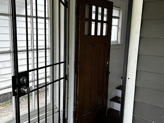 2nd image of 523 W Lapeer St #1/2