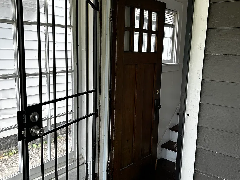 523 W Lapeer St #1/2 — Photo 2