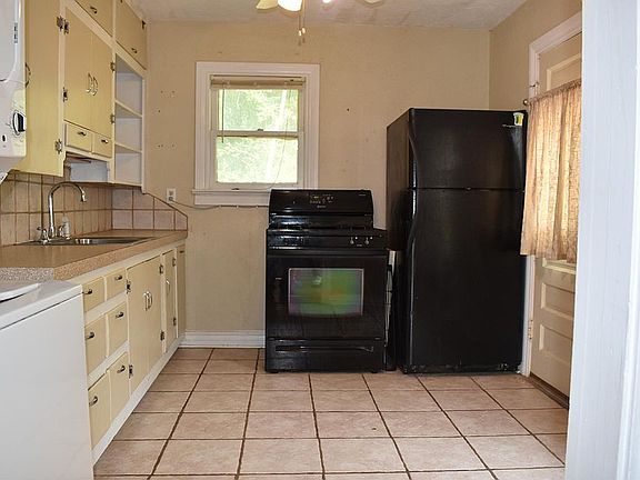 5th image of 325 E Duffy St