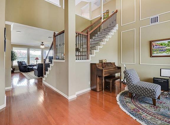 3rd image of 523 S Lynnwood Trl