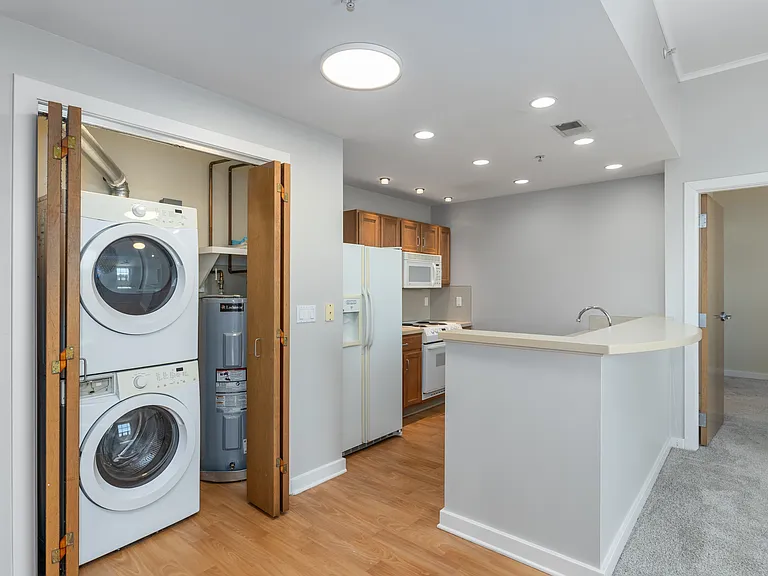 2221 Plainfield Ave NE #204 — Photo 2