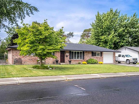 3rd image of 215 Cottonwood Dr
