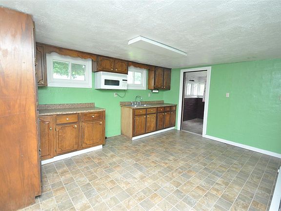 4th image of 114 E Lion Dr