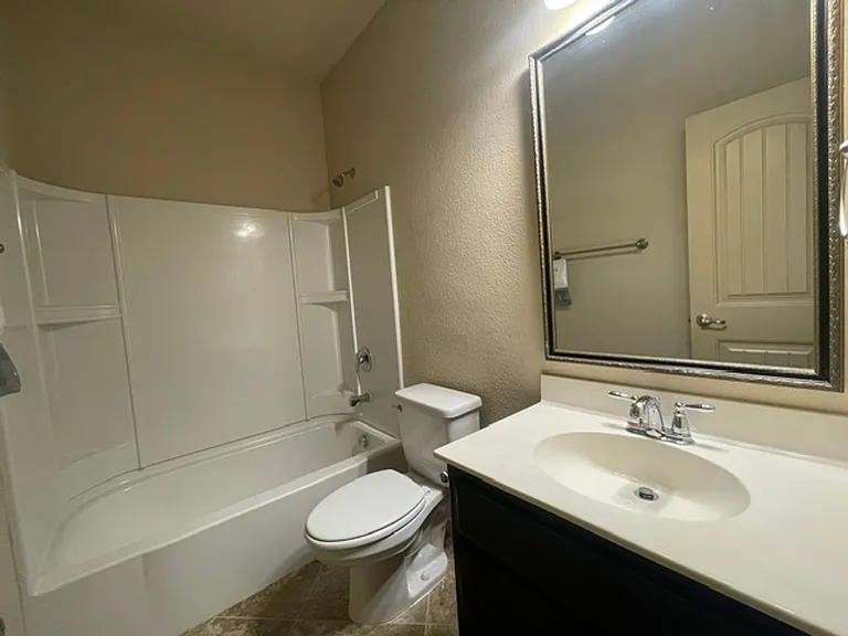 4605 Hidden Meadows Trl — Photo 22