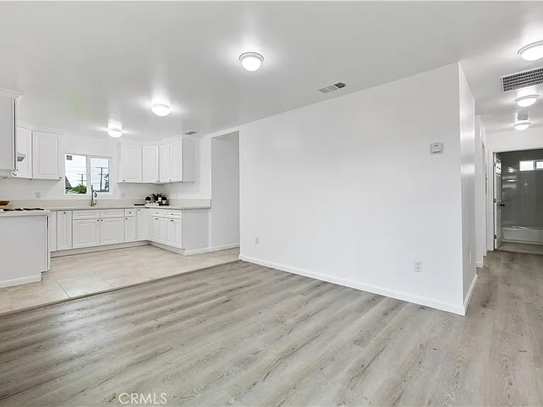 527 W 119th St — Photo 5