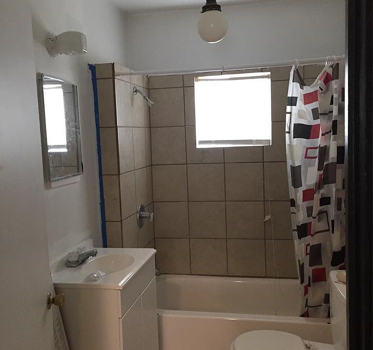 2nd image of 816 E 14th St