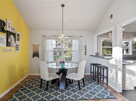 5th image of 126 Silverwood Dr
