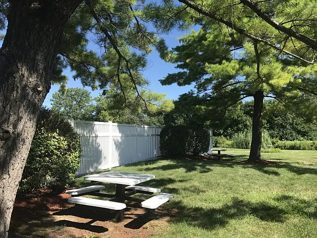 Beautifully Landscaped Grounds | Apartments For Rent In Indianapolis In | Fountain Lake Villas