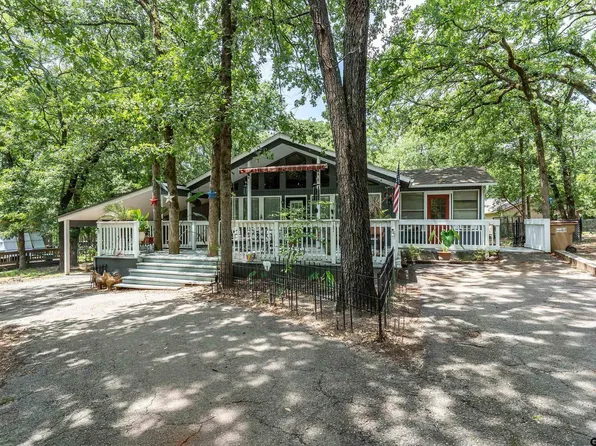 201 Elmwood Ln, Holly Lake Ranch, TX 75765