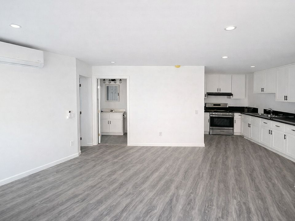 1st image of 2823-2837 W 42nd St #2821-1/2
