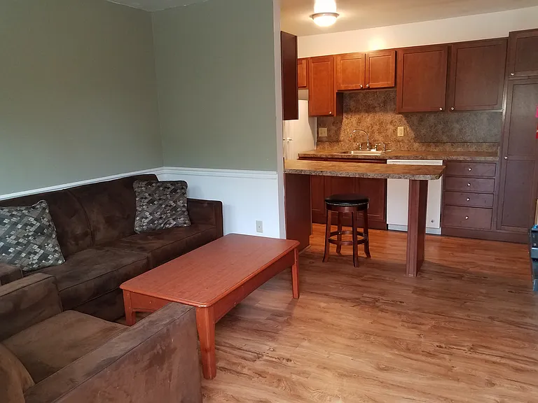 Sussex Court Apartments — Photo 11