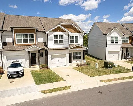 Highland at Hickory Hills Townhomes — Photo 2