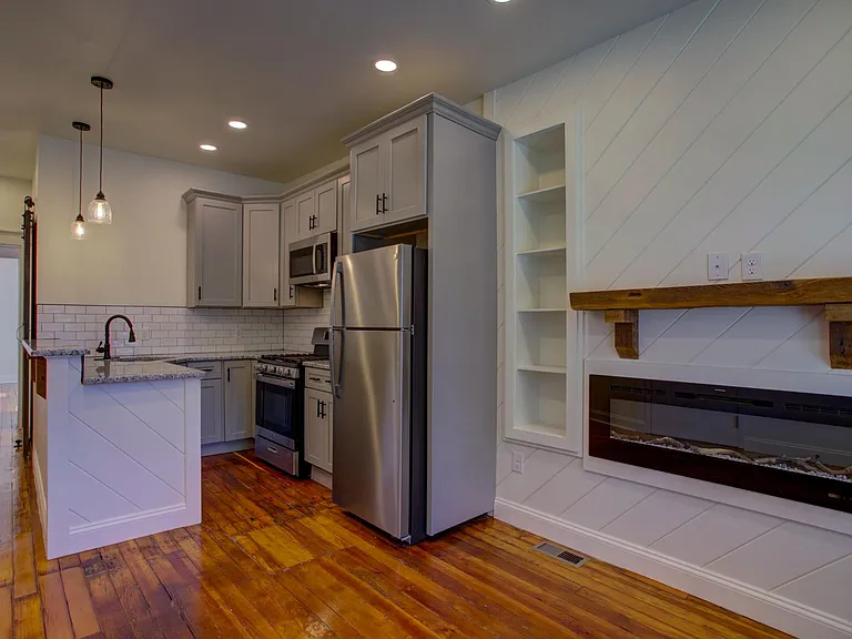 537 N Plum St — Photo 8