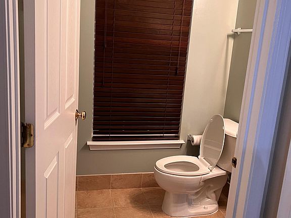 3rd image of 22549 Welborne Manor Sq