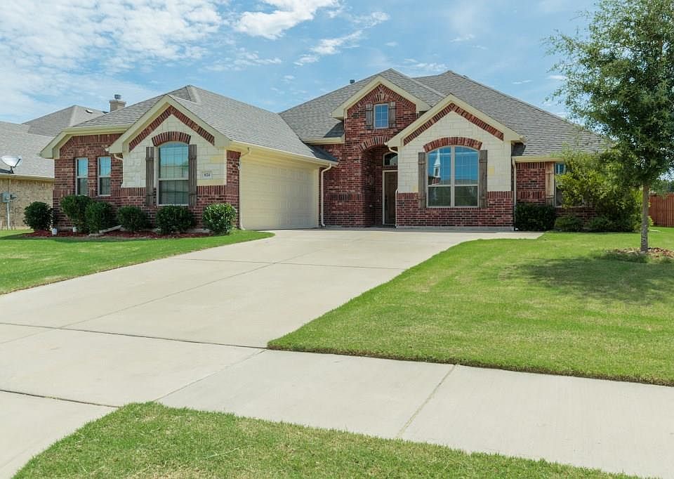 1st image of 824 Edgewood Dr