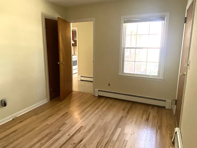266 Crombie St — Photo 10
