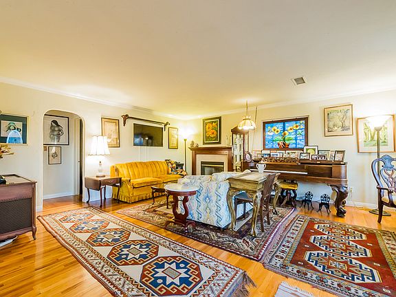 4th image of 3082 Thornton Pl
