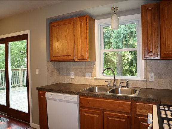 4th image of 5944 Chestnut Hills Dr