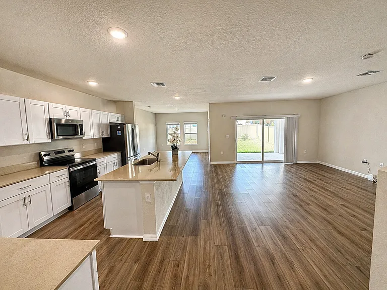 1305 Current Pl — Photo 8
